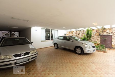 Casa para alugar com 270m², 3 quartos e 5 vagas Casa para alugar com 270m², 3 quartos e 5 vagasGaragem