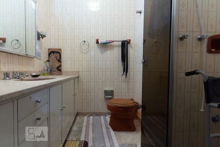 Casa para alugar com 270m², 3 quartos e 5 vagas Casa para alugar com 270m², 3 quartos e 5 vagasBanheiro da Suíte 1