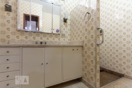 Casa para alugar com 270m², 3 quartos e 5 vagas Casa para alugar com 270m², 3 quartos e 5 vagasBanheiro da Suíte 2