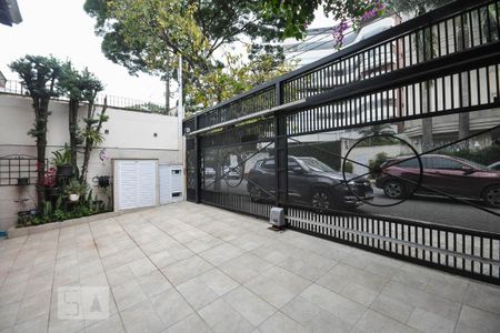 Garagem de casa à venda com 5 quartos, 380m² em Jardim Leonor, São Paulo