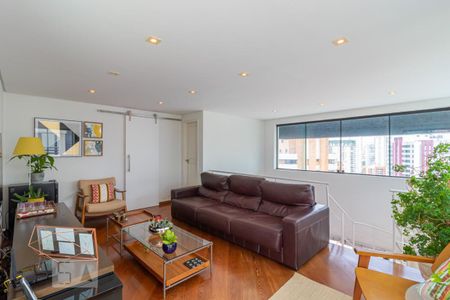 Apartamento para alugar com 214m², 3 quartos e 4 vagas Apartamento para alugar com 214m², 3 quartos e 4 vagasSala de Tv