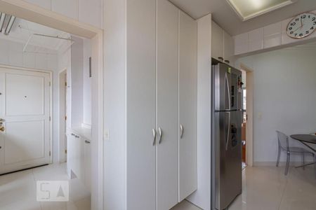 Apartamento para alugar com 214m², 3 quartos e 4 vagas Apartamento para alugar com 214m², 3 quartos e 4 vagasCozinha
