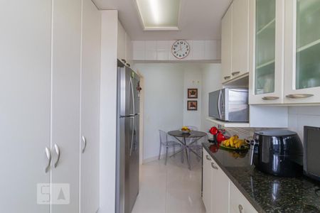 Apartamento para alugar com 214m², 3 quartos e 4 vagas Apartamento para alugar com 214m², 3 quartos e 4 vagasCozinha