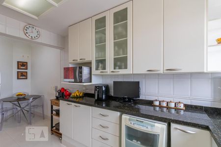 Apartamento para alugar com 214m², 3 quartos e 4 vagas Apartamento para alugar com 214m², 3 quartos e 4 vagasCozinha