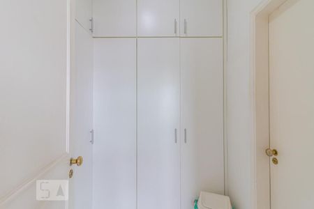 Apartamento para alugar com 214m², 3 quartos e 4 vagas Apartamento para alugar com 214m², 3 quartos e 4 vagasQuarto de Serviço
