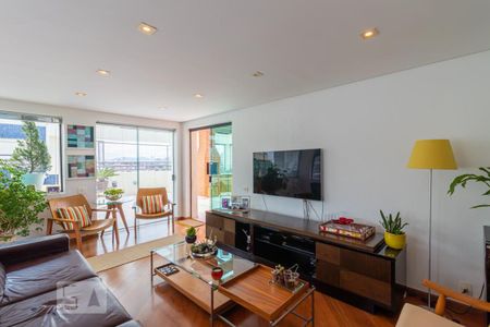 Apartamento para alugar com 214m², 3 quartos e 4 vagas Apartamento para alugar com 214m², 3 quartos e 4 vagasSala de Tv