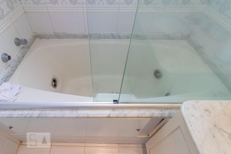 Apartamento para alugar com 214m², 3 quartos e 4 vagas Apartamento para alugar com 214m², 3 quartos e 4 vagasBanheiro da Suíte 3