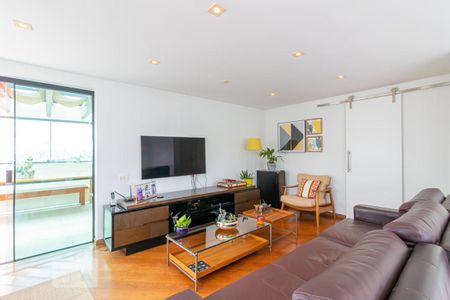 Apartamento para alugar com 214m², 3 quartos e 4 vagas Apartamento para alugar com 214m², 3 quartos e 4 vagasSala de Tv