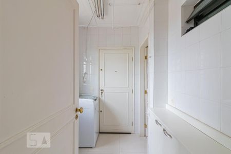Apartamento para alugar com 214m², 3 quartos e 4 vagas Apartamento para alugar com 214m², 3 quartos e 4 vagasÁrea de Serviço