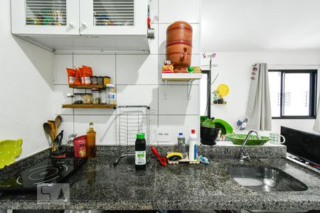 Cozinha de kitnet/studio para alugar com 1 quarto, 27m² em Bela Vista, São Paulo