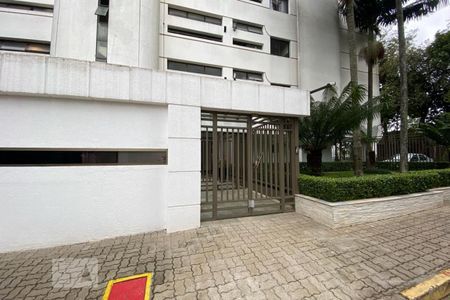 Apartamento à venda com 650m², 3 quartos e 5 vagas Apartamento à venda com 650m², 3 quartos e 5 vagasEntrada