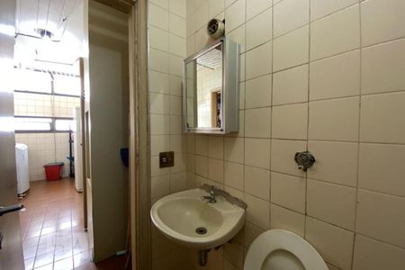 Apartamento à venda com 650m², 3 quartos e 5 vagas Apartamento à venda com 650m², 3 quartos e 5 vagasBanheiro de Serviço