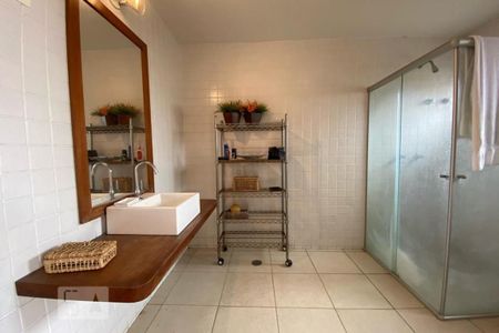 Apartamento à venda com 650m², 3 quartos e 5 vagas Apartamento à venda com 650m², 3 quartos e 5 vagasVaranda - Banheiro