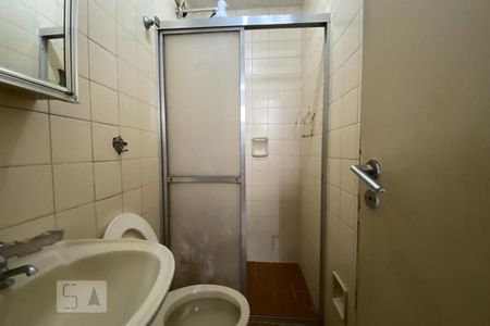 Apartamento à venda com 650m², 3 quartos e 5 vagas Apartamento à venda com 650m², 3 quartos e 5 vagasBanheiro de Serviço