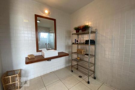 Apartamento à venda com 650m², 3 quartos e 5 vagas Apartamento à venda com 650m², 3 quartos e 5 vagasVaranda - Banheiro