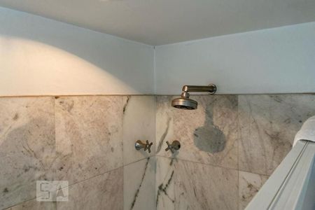 Apartamento à venda com 650m², 3 quartos e 5 vagas Apartamento à venda com 650m², 3 quartos e 5 vagasChuveiro