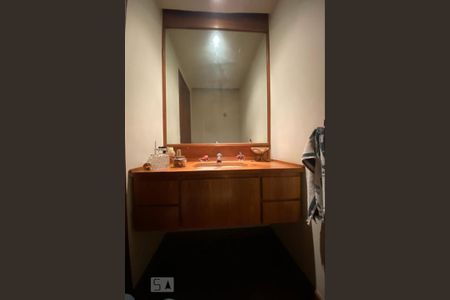 Apartamento à venda com 650m², 3 quartos e 5 vagas Apartamento à venda com 650m², 3 quartos e 5 vagasLavabo