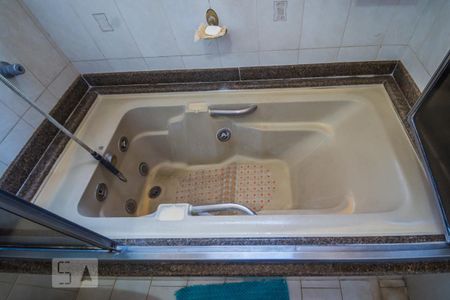 Casa à venda com 332m², 4 quartos e 4 vagasBanheiro da Suíte