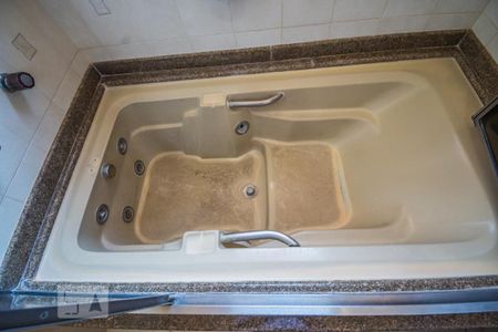 Casa à venda com 332m², 4 quartos e 4 vagasBanheiro