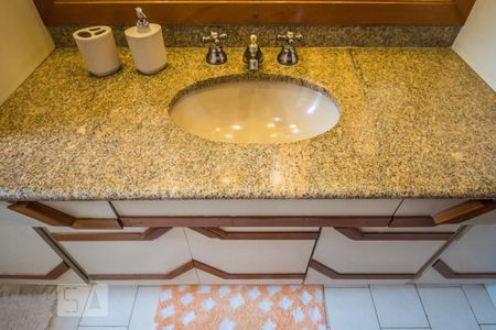 Casa à venda com 332m², 4 quartos e 4 vagasBanheiro