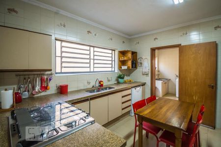 Casa à venda com 332m², 4 quartos e 4 vagasCozinha
