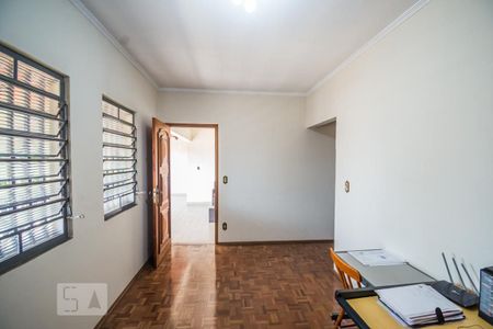 Casa à venda com 332m², 4 quartos e 4 vagasEscritório