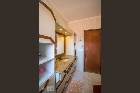 Casa à venda com 332m², 4 quartos e 4 vagasBanheiro