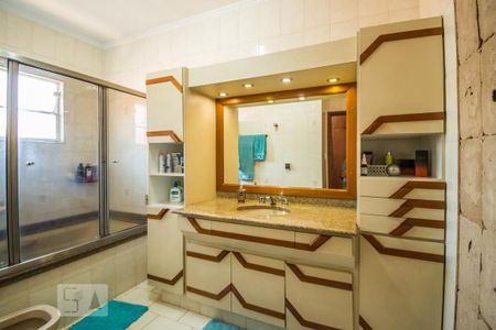 Casa à venda com 332m², 4 quartos e 4 vagasBanheiro da Suíte