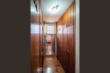 Casa à venda com 332m², 4 quartos e 4 vagasCloset da suíte