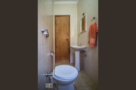 Casa à venda com 332m², 4 quartos e 4 vagasBanheiro de Serviço