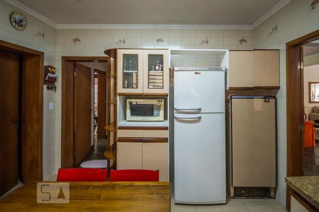 Casa à venda com 332m², 4 quartos e 4 vagasCozinha