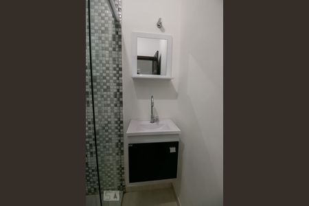 Banheiro de kitnet/studio para alugar com 1 quarto, 24m² em Americanópolis, São Paulo