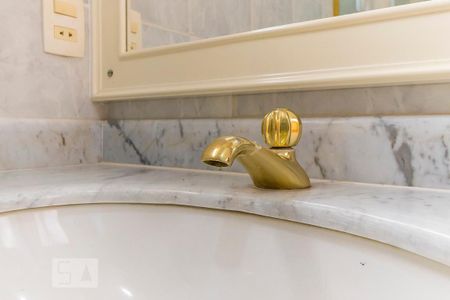 Casa para alugar com 700m², 5 quartos e 8 vagasBanheiro social