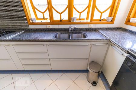 Casa para alugar com 700m², 5 quartos e 8 vagasCozinha