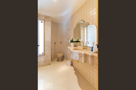 Casa para alugar com 700m², 5 quartos e 8 vagasLavabo