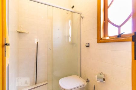 Casa para alugar com 700m², 5 quartos e 8 vagasBanheiro de serviço