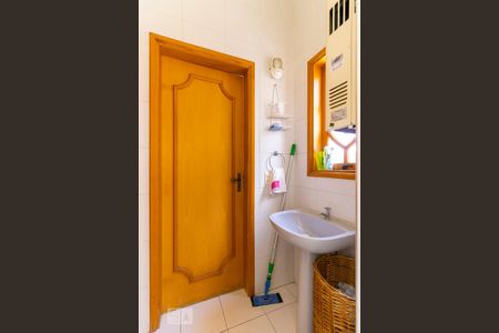 Casa para alugar com 700m², 5 quartos e 8 vagasBanheiro de serviço