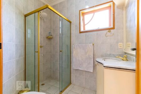 Casa para alugar com 700m², 5 quartos e 8 vagasBanheiro social