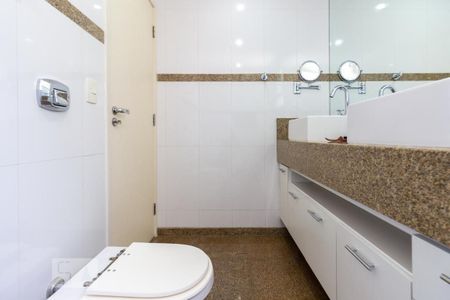 Apartamento à venda com 170m², 3 quartos e 3 vagasBanheiro da suíte 3