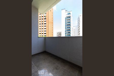 Varanda de apartamento para alugar com 3 quartos, 170m² em Higienópolis, São Paulo