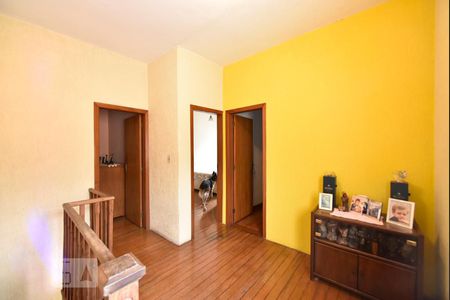 Casa à venda com 140m², 5 quartos e 2 vagasHall do piso superior