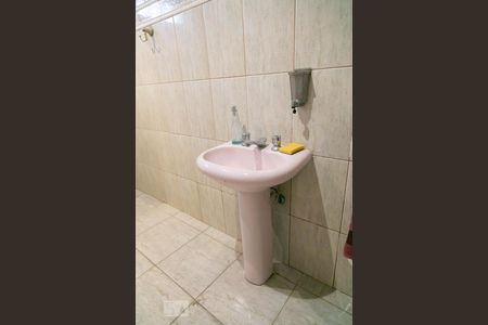 Casa à venda com 120m², 3 quartos e 2 vagasDetalhe banheiro 2