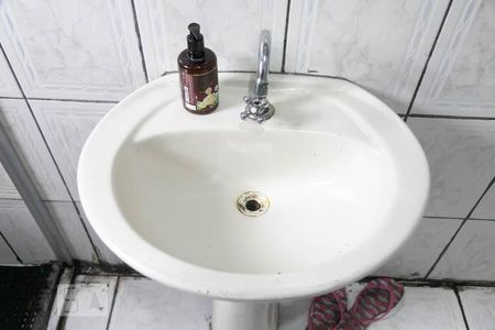 Casa à venda com 120m², 3 quartos e 2 vagasDetalhe banheiro 1