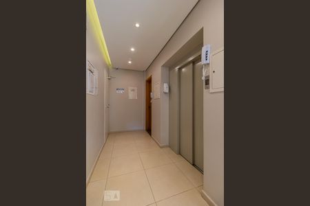 Apartamento à venda com 74m², 2 quartos e 1 vaga Apartamento à venda com 74m², 2 quartos e 1 vagaHall de Entrada