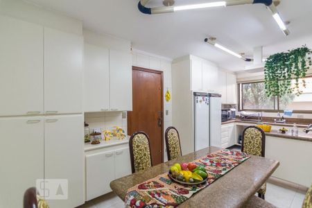 Apartamento à venda com 140m², 4 quartos e 2 vagasCopa