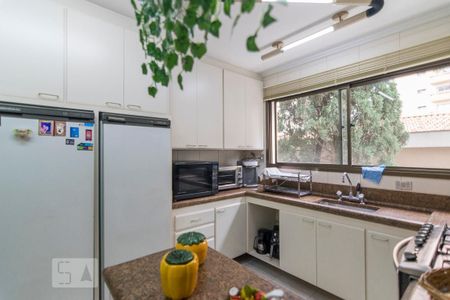 Apartamento à venda com 140m², 4 quartos e 2 vagasCozinha