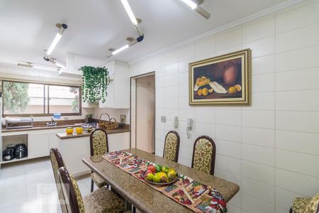 Apartamento à venda com 140m², 4 quartos e 2 vagasCopa