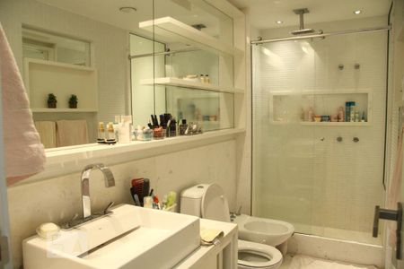 Apartamento à venda com 600m², 6 quartos e 5 vagasBanheiro da Suíte 3 (2)