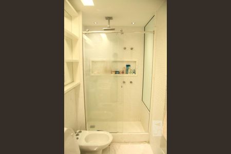 Apartamento à venda com 600m², 6 quartos e 5 vagasBanheiro da Suíte 3 (2)