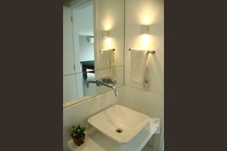 Apartamento à venda com 600m², 6 quartos e 5 vagasLavabo 2